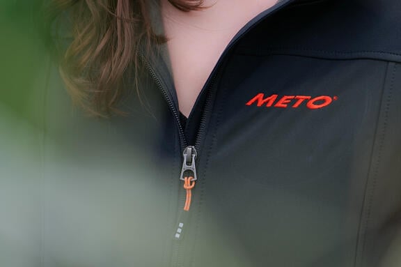 Bild vom Mitarbeiter Geschenk - Wetterfeste Jacke mit Meto Logo