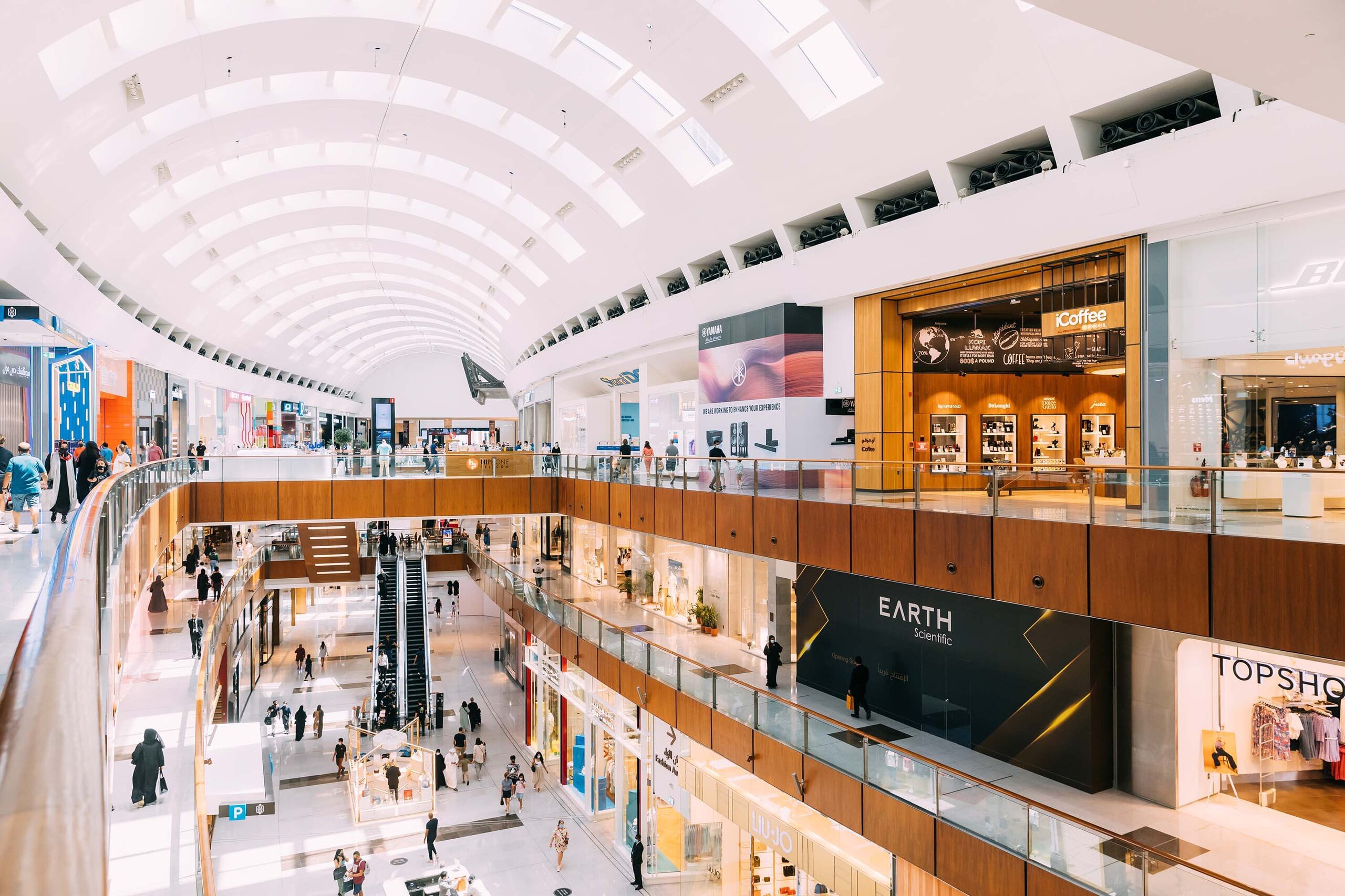 Shopping center with Meto solutions for price labeling, sales promotion and food labeling