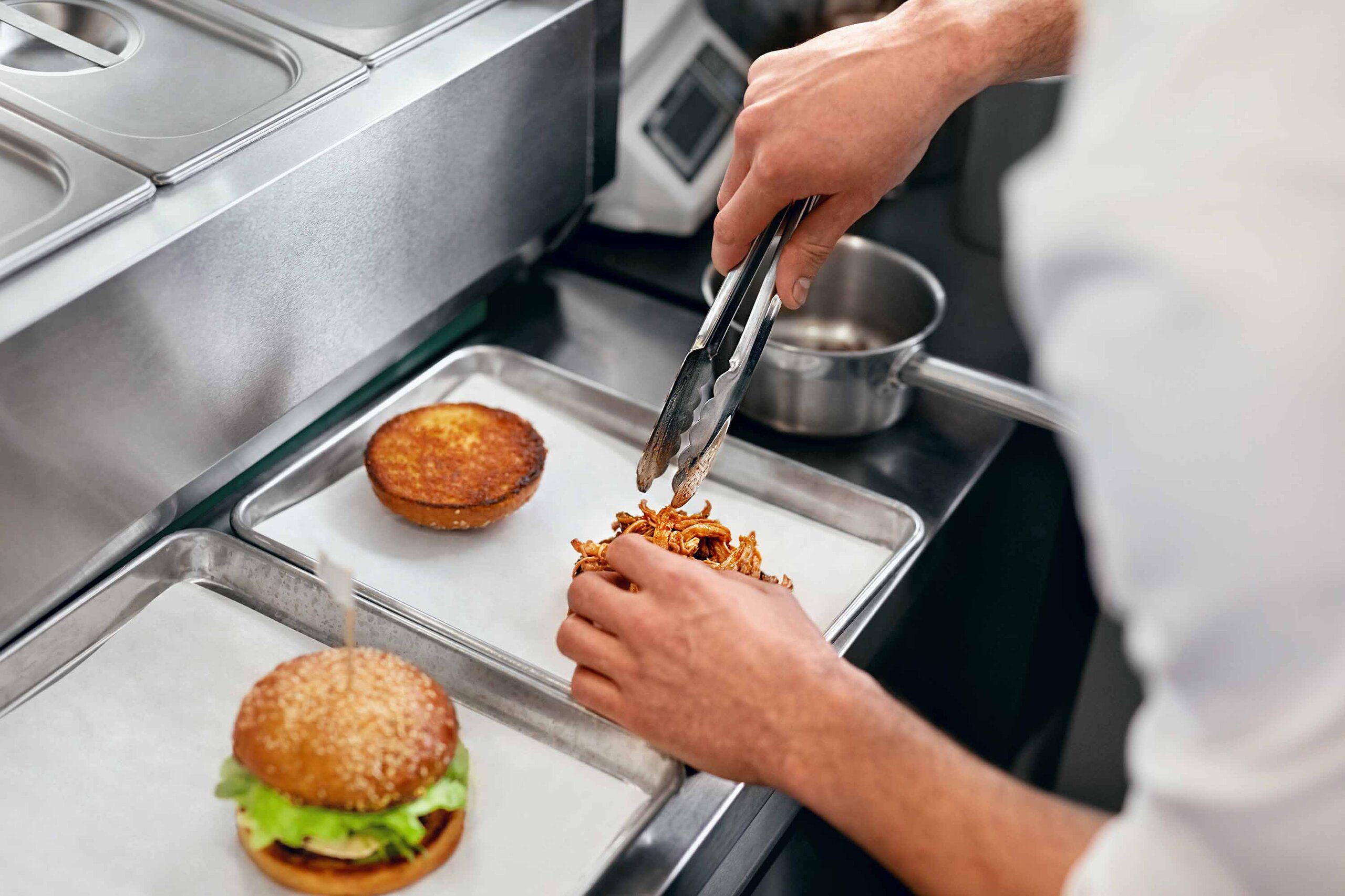 System catering with Meto labels for HACCP-compliant food labeling