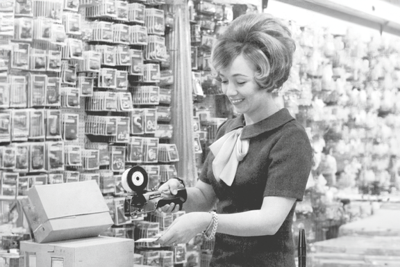 Use of the Meto Jedermann from 1959 - the first hand labeller for price labelling