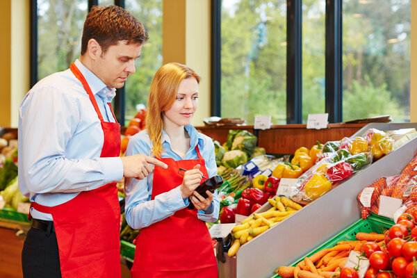 Meto-Etikettiergerät mit HACCP-konformen Etiketten zur Lebensmittelkennzeichnung