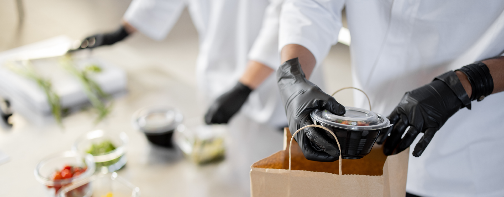 Etiketten in der Systemgastronomie zur Verkaufsförderung und Auszeichnung – HACCP- & LMIV-konform für Lebensmittelsicherheit