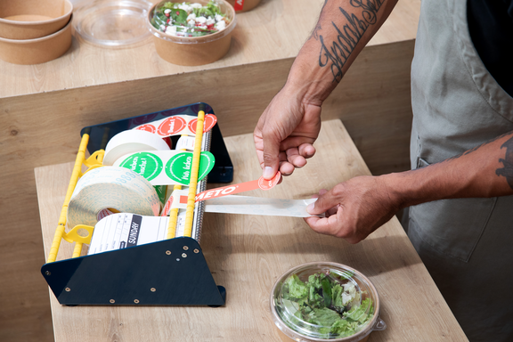 Labels in the catering industry: adhesive labels, advertising labels, information labels and sealing labels for product labelling